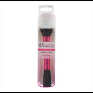 NEW-Real Techniques Stippling Makeup Brush- Finish
